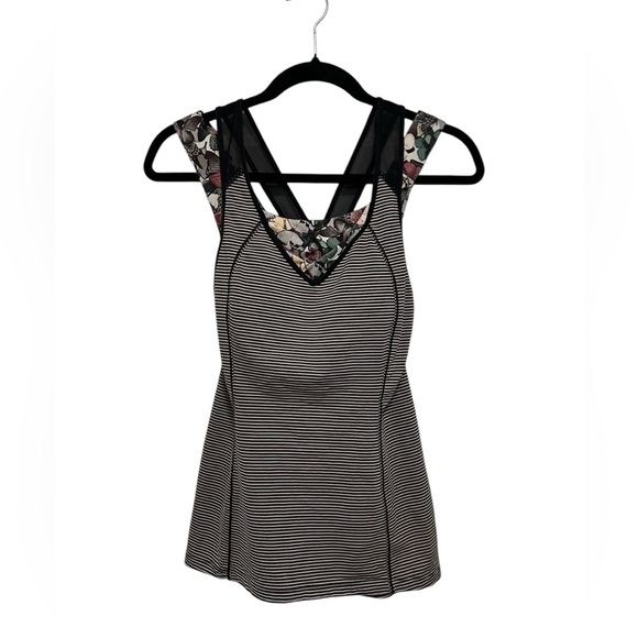 Lululemon Size 4 Tank Top with Built In Bra Lululemon Super Sport Tank # W1M53S. - Picture 3 of 8